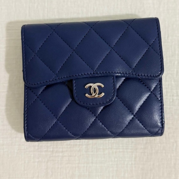 Meet your Posher, A - Picture 3 of 7